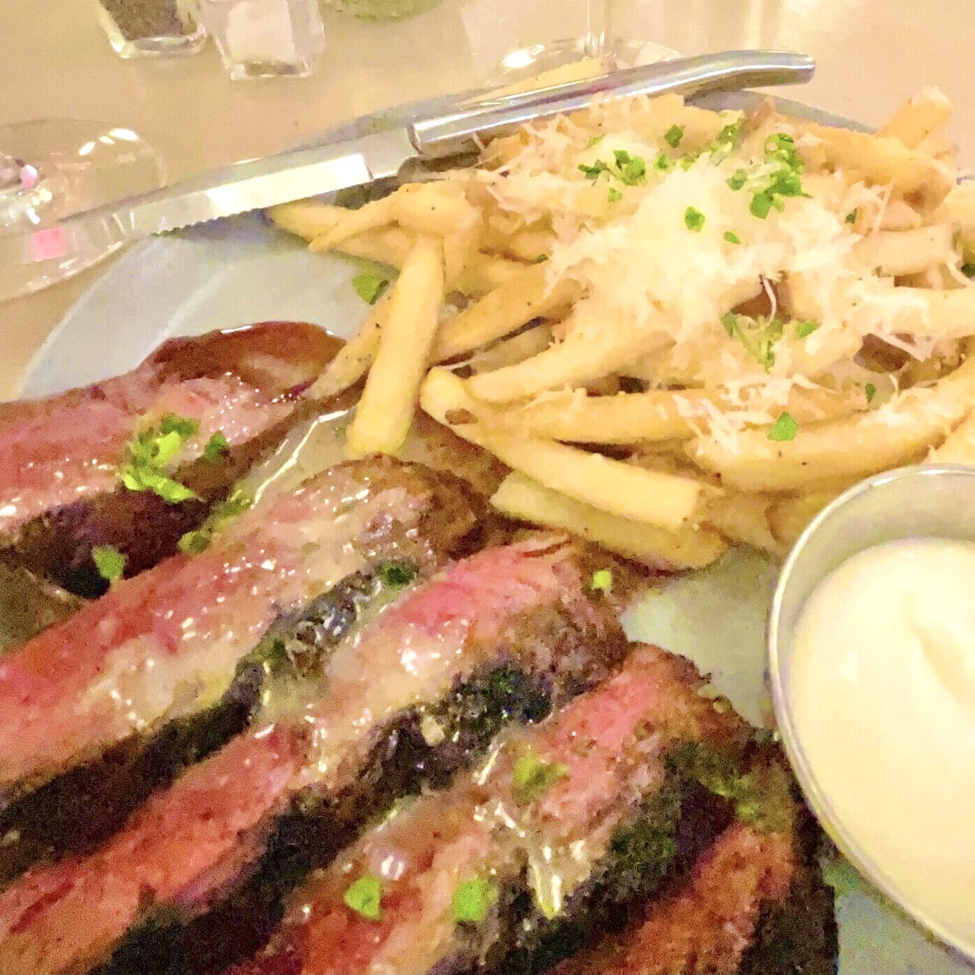 Steak-Frites-Susan-Nefzger-1-2024-scaled-square-e691b4966bbca264af0bc69f9f938044-5ee0d2d5261d5 2