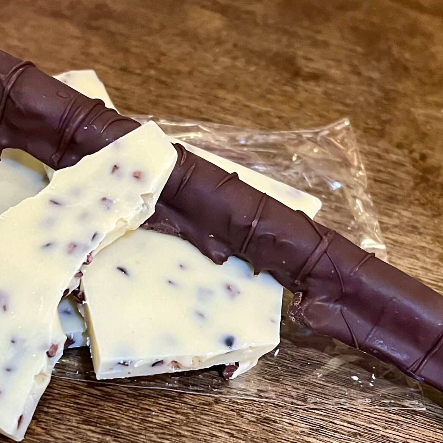 White-chocolate-with-honey-cocoa-nib-paired-with-chocolate-dip-pretzel-Brad-Blankenship-1-2333